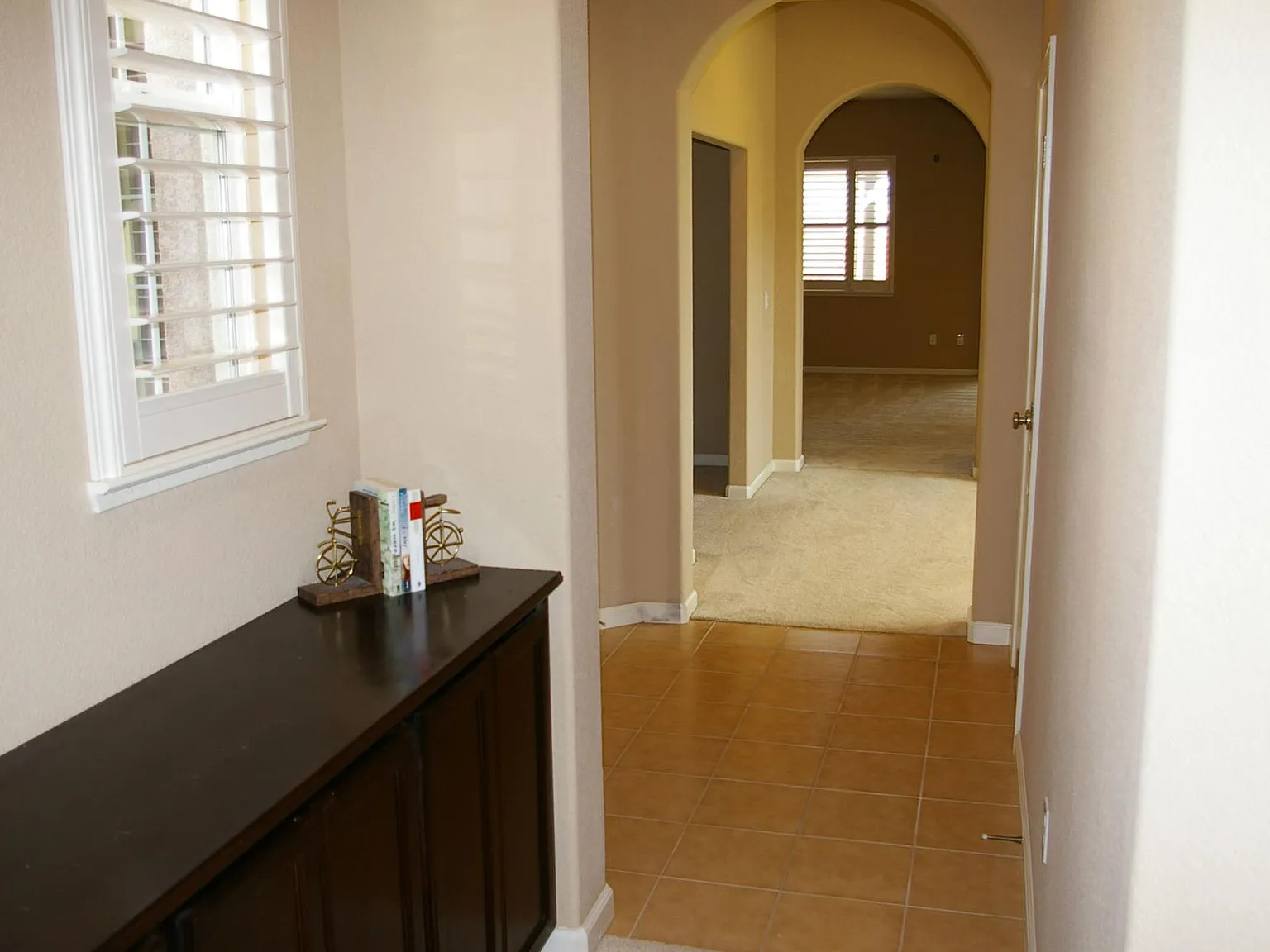 3 bed, 2073 sqft, $3,700 — Photo 4