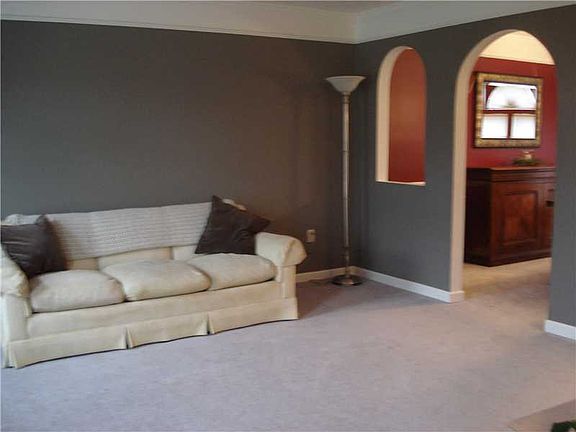 3rd image of 1426 Iroquois Dr