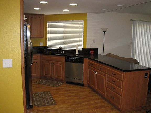 Granite, Stainless Appliance