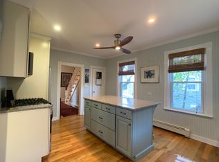 64 Roseneath Ave, Newport, RI 02840