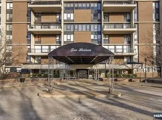 2 Horizon Rd APT 1423, Fort Lee, NJ 07024