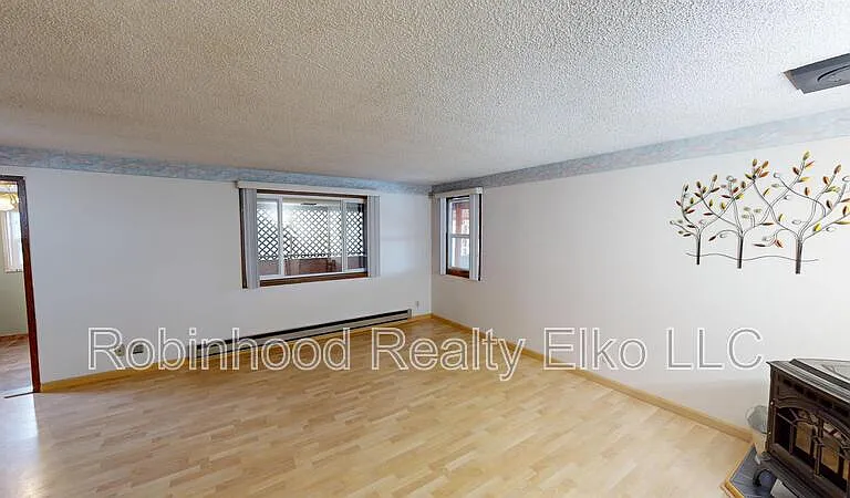 778 Lamont Dr — Photo 6