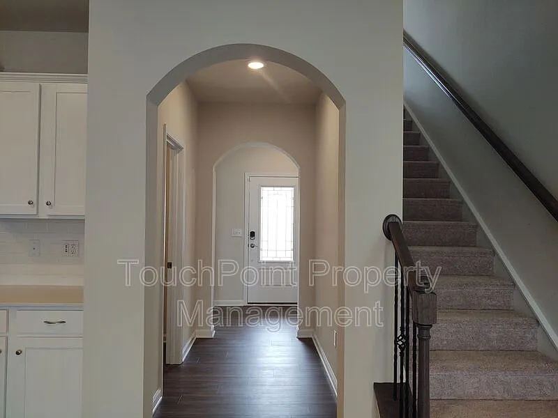 4 bed, 3.5 bath, 2711 sqft, $2,755 — Photo 2