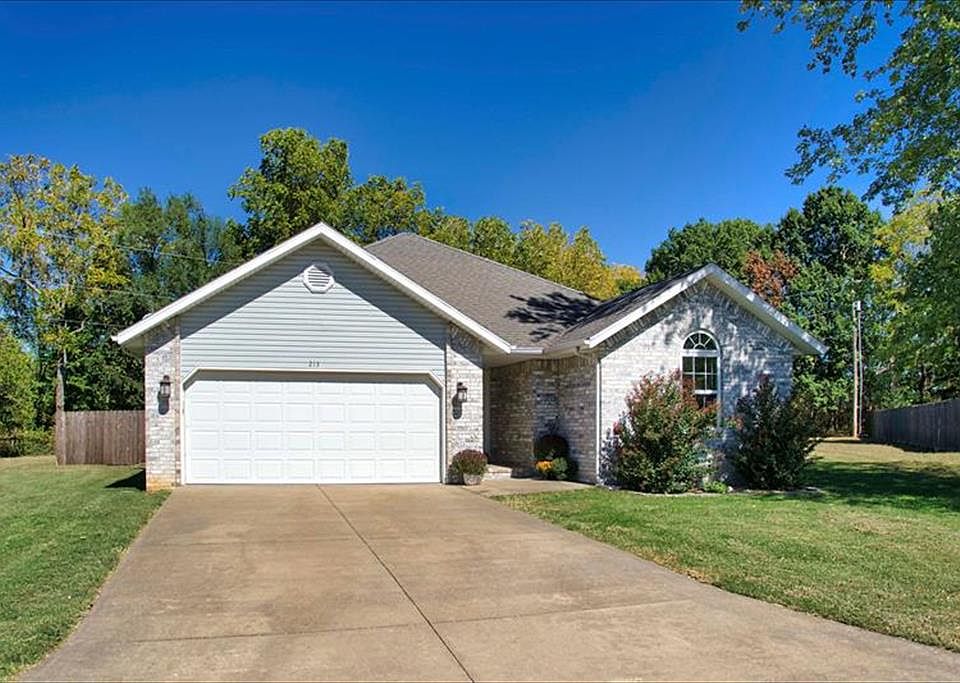 1st image of 213 Linda Ln