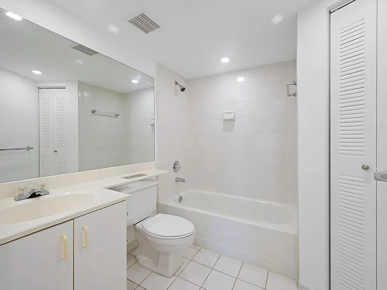 3300 NE 192nd St #915 — Photo 10