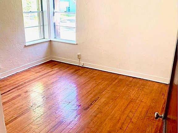 4th image of 1220 Dixie Ave