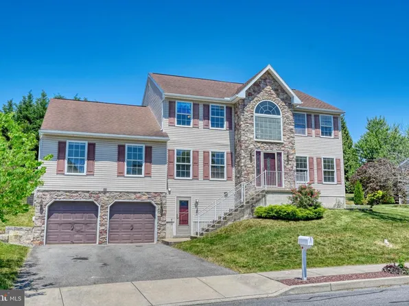 221 Longview Dr, Sinking Spring, PA 19608