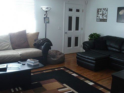 3rd image of 671 E Wyandotte Ave