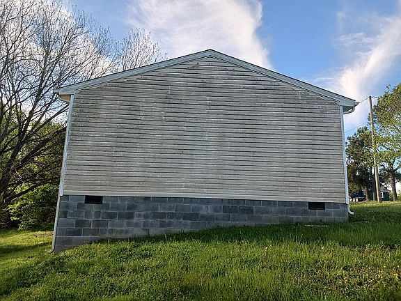 4th image of 231 Jefferson St