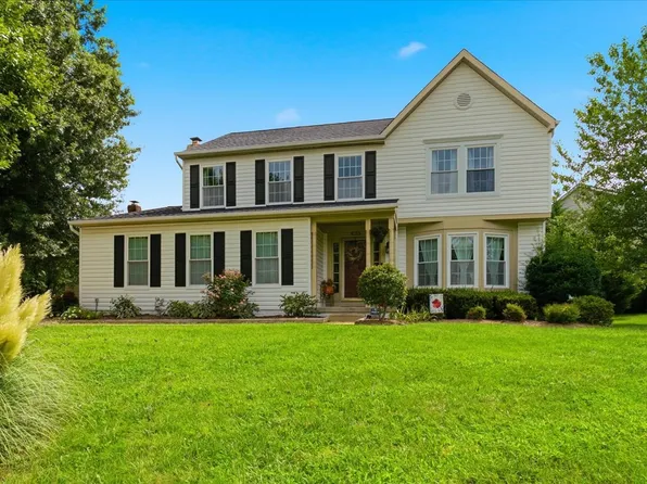 2327 Colts Brook Dr, Reston, VA 20191