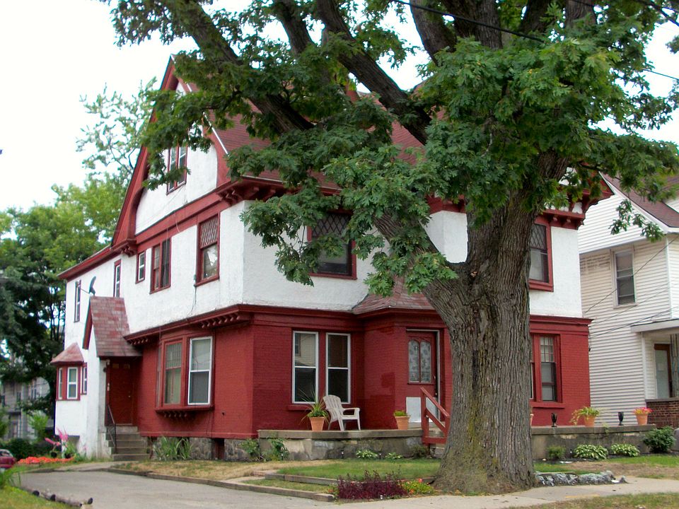 253 Eastern Ave SE #1