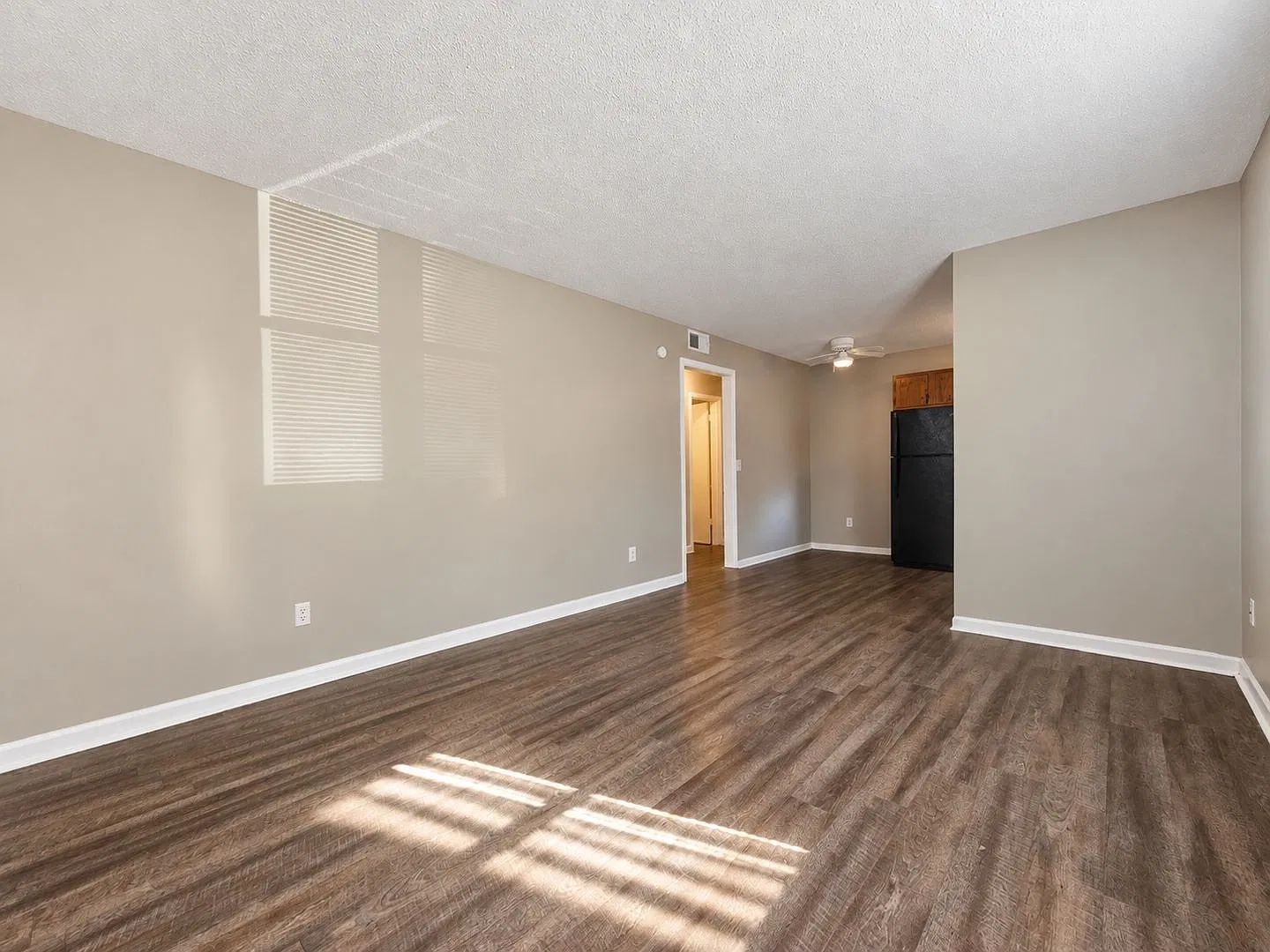1 bed, 1.0 bath, 800 sqft, $750 — Photo 2