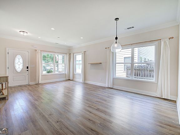 5th image of 385 Parkmont Way