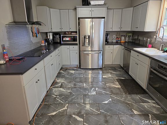3rd image of 158 Stoneycrest Drive