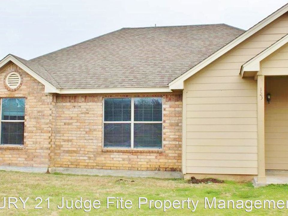 1st image of 125 Lindas Creek Ln