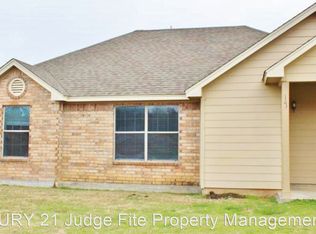 125 Lindas Creek Ln, Weatherford, TX 76088