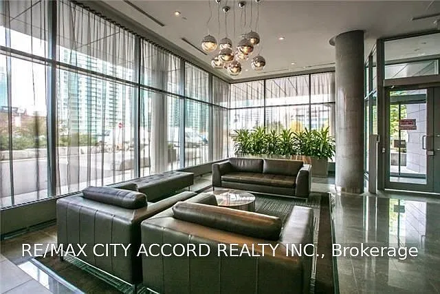 4K Spadina Ave #527