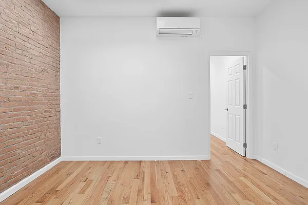 Rented by Safdie Realty Group | media 29