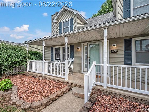 3rd image of 21723 Magnolia Ct