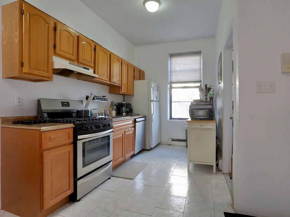 1st image of 206 4th St APT 2F