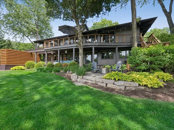 83 Lakeview Pkwy, Barrington, IL 60010