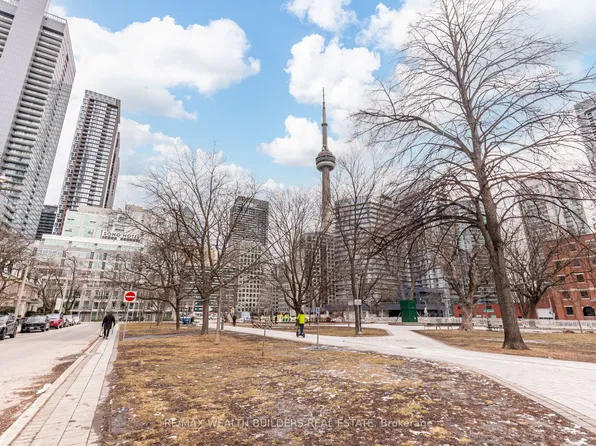 350 Wellington St W, Toronto, ON