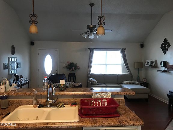 4th image of 16485 Heatherwood Dr