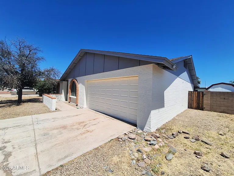 4142 W Sunnyside Ave — Photo 1