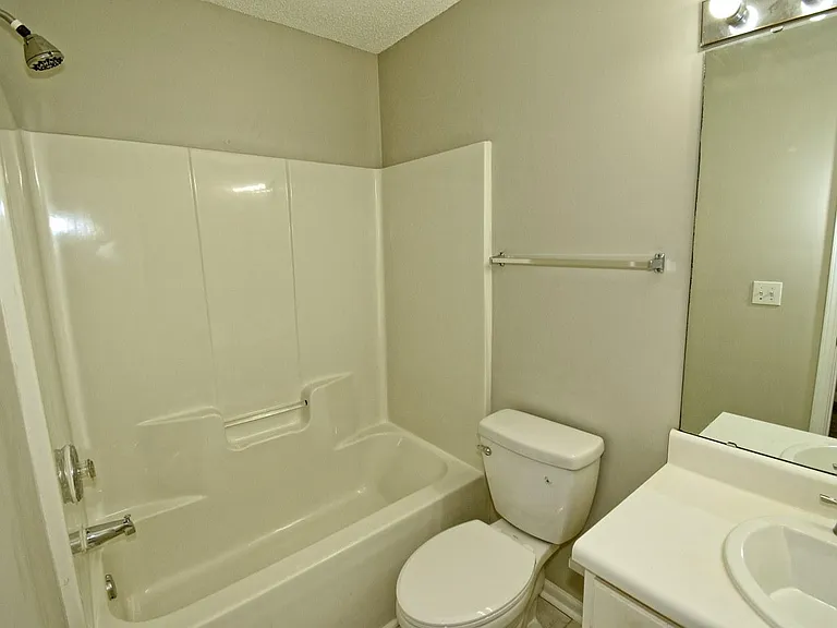 314 Canyon Lake Cir — Photo 23