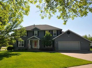 434 Stoney Creek Rd NW, Cedar Rapids, IA 52405