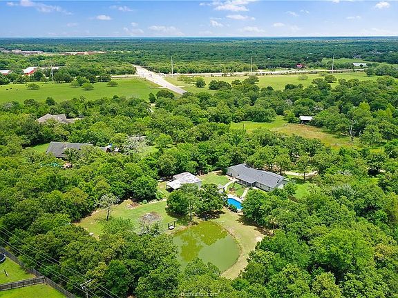 2nd image of 5050 Hidden Acres Dr