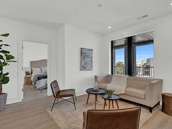5th image of 1613 W Belmont Ave #5F