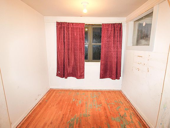 4th image of 819 1st Ave NW