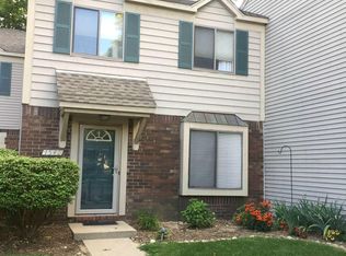 1542 Streamwood Ct #1, Rochester Hills, MI 48309