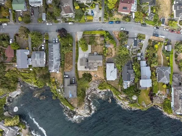 436 Constance Ave, Esquimalt, BC V9A 6N3