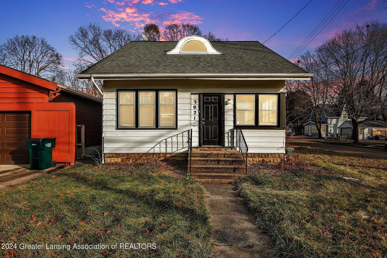 2021 Lyons Ave photo 1