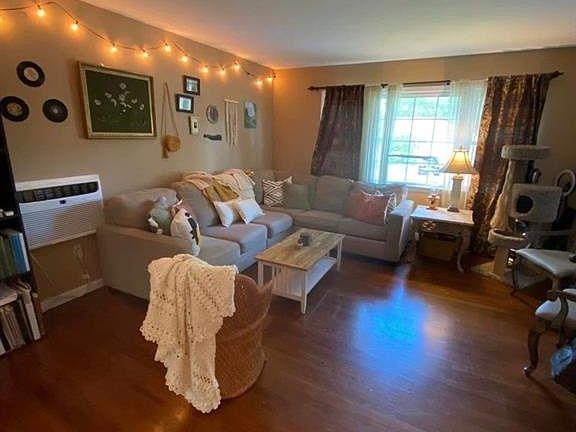 5th image of 16 Woodland Rd #2