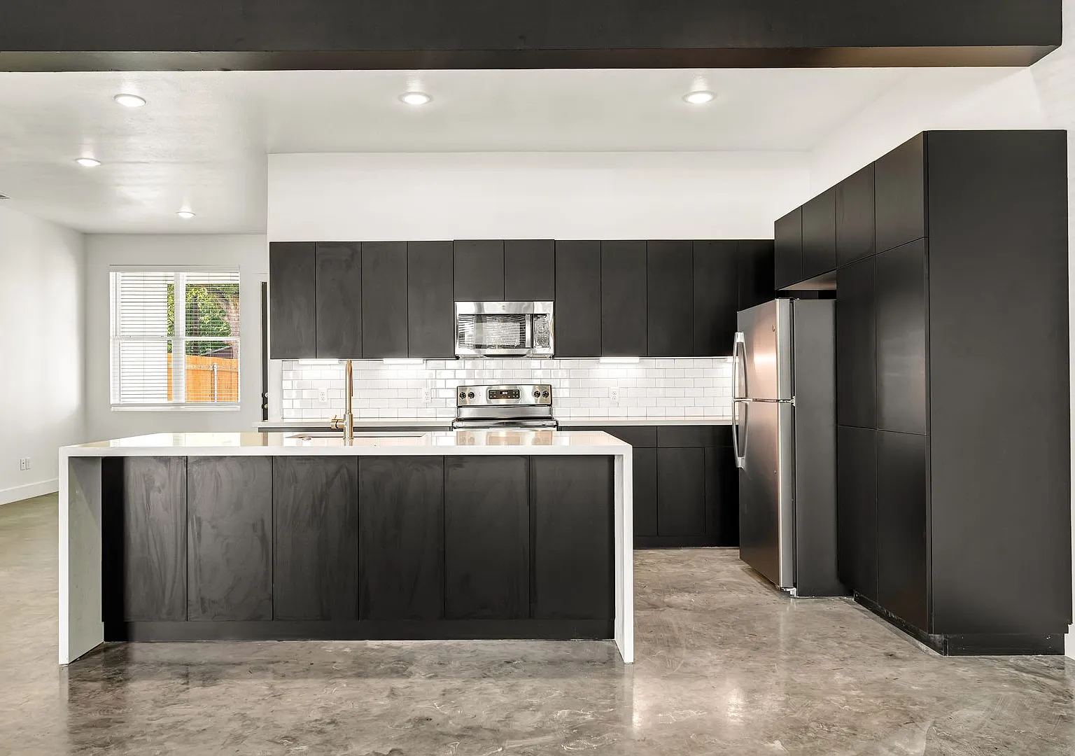 Luxury Modern Townhome-Pre-leasing Fall 2027 — Photo 3