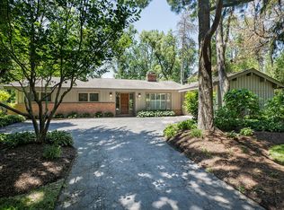 95 Lincolnshire Dr, Lincolnshire, IL 60069