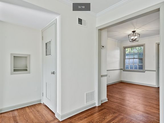 3rd image of 236 E 60th St APT 1