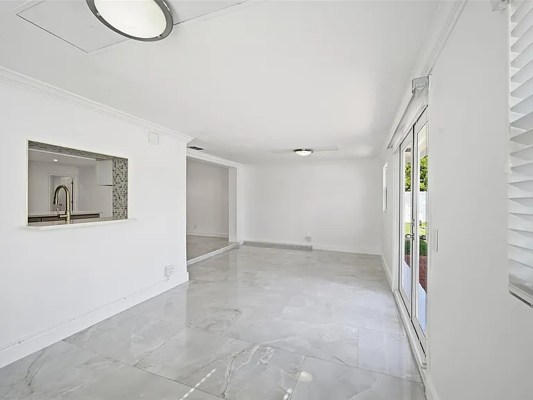 1400 SE 8th Ave — Photo 13