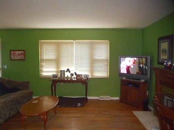 3rd image of 495 Coachman Ct