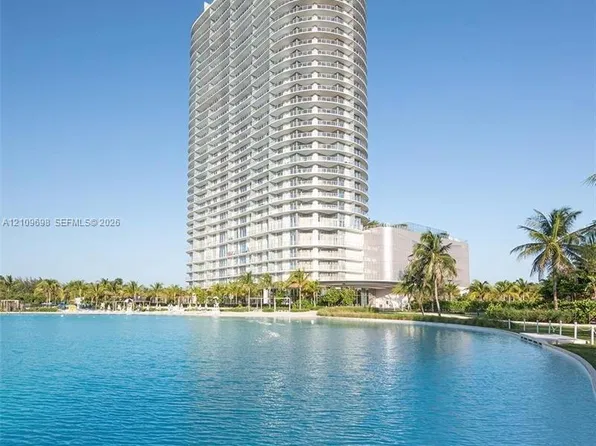 2411 Laguna Cir #810, Miami, FL 33181