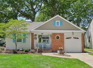 552 Lake Forest Dr, Bay Village, OH