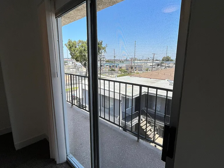1320 W 225th St #3 — Photo 26