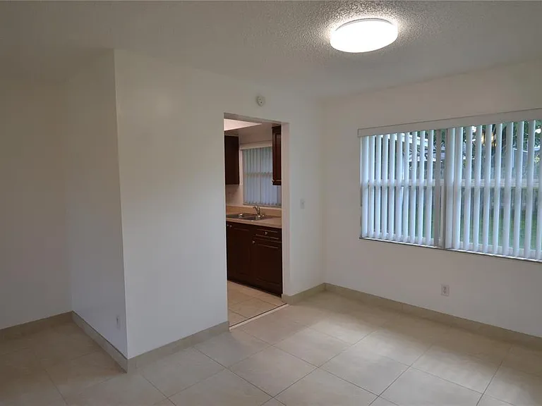 2357 White Oak Cir — Photo 32