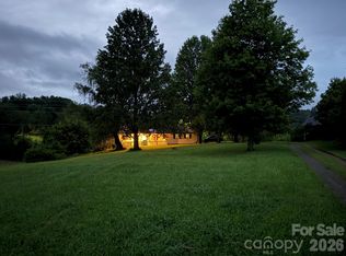 16 Rocking Chair Ln, Leicester, NC 28748