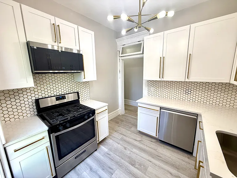 250 S 18th St #1/2 — Photo 3