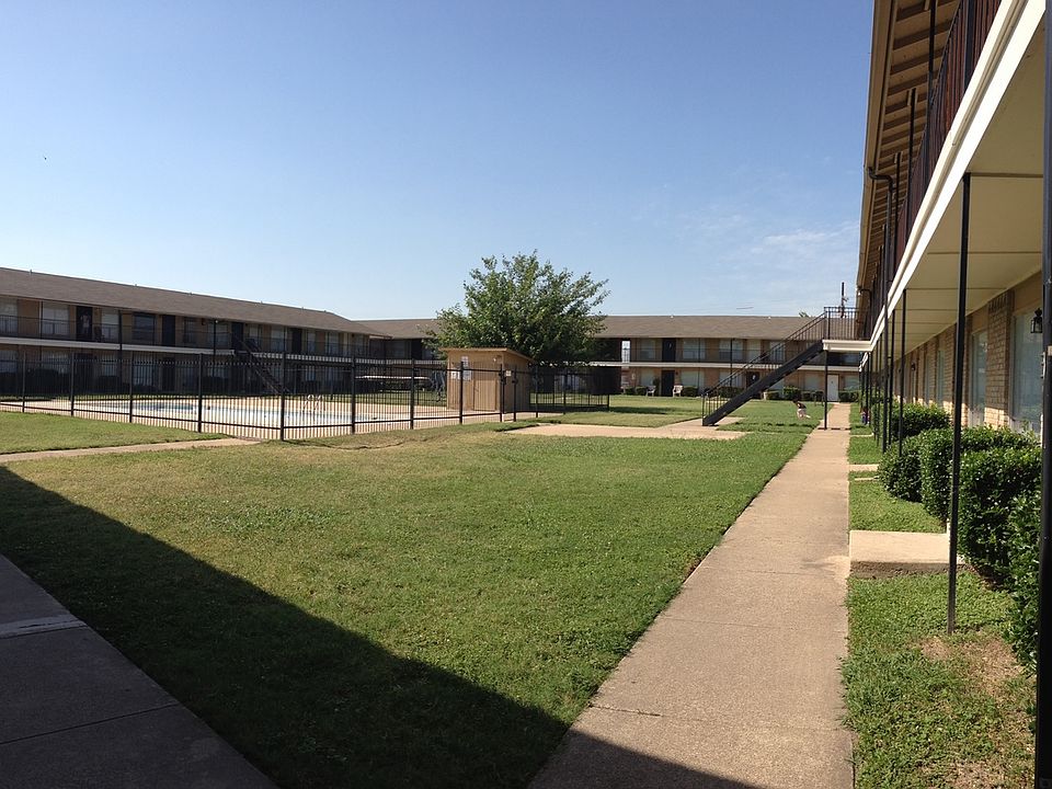 1st image of 700 Industrial Blvd APT 113