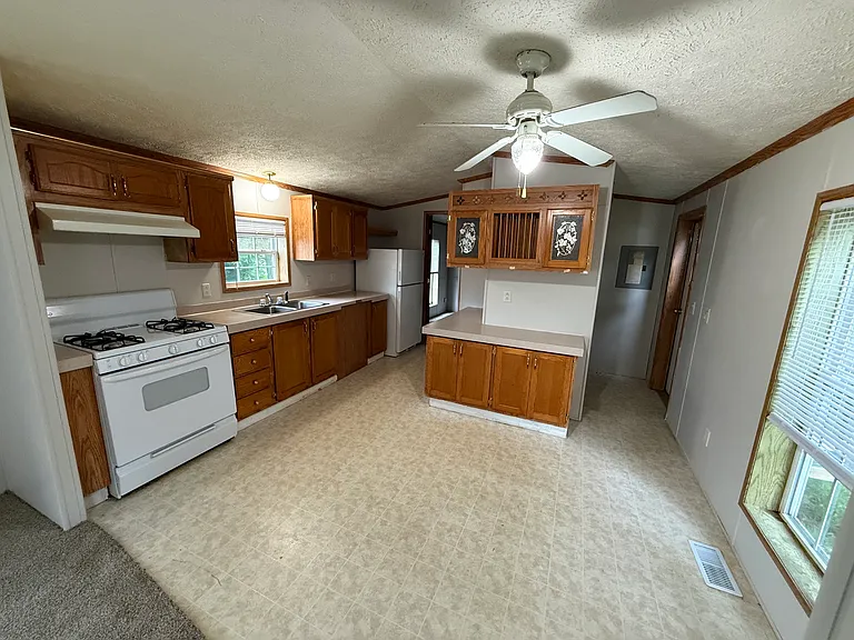 285 Birdsall Dr E — Photo 7